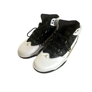 Jordan Max Aura White Black Gold